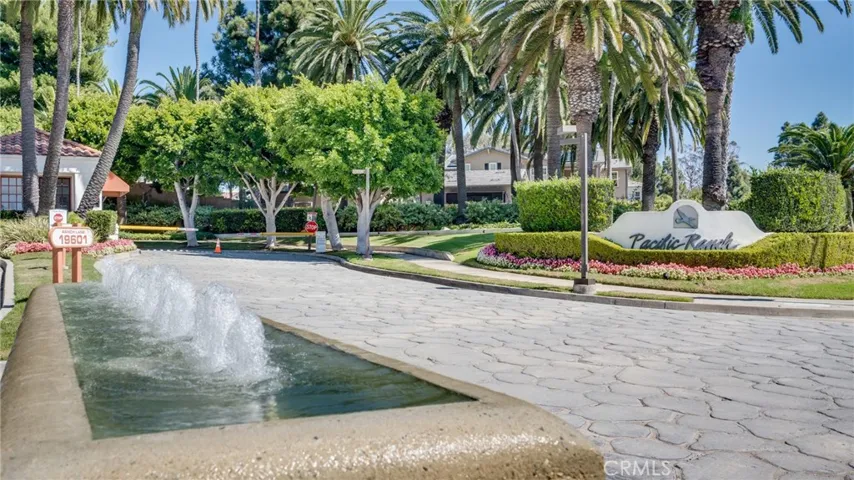 19342 Sunray Lane Unit 206, Huntington Beach, California 92648