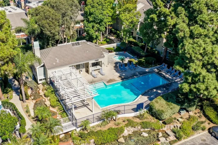 19342 Sunray Lane Unit 206, Huntington Beach, California 92648