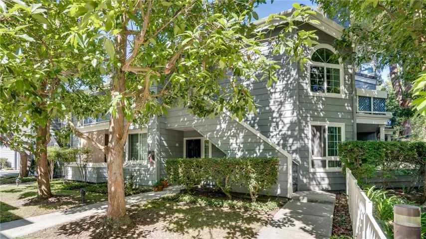 19342 Sunray Lane Unit 206, Huntington Beach, California 92648