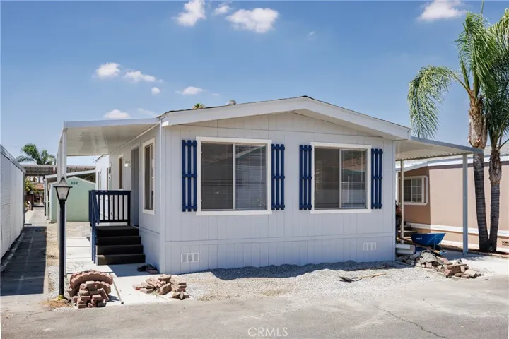 880 N. Lake Street Unit 72, Hemet, California 92544