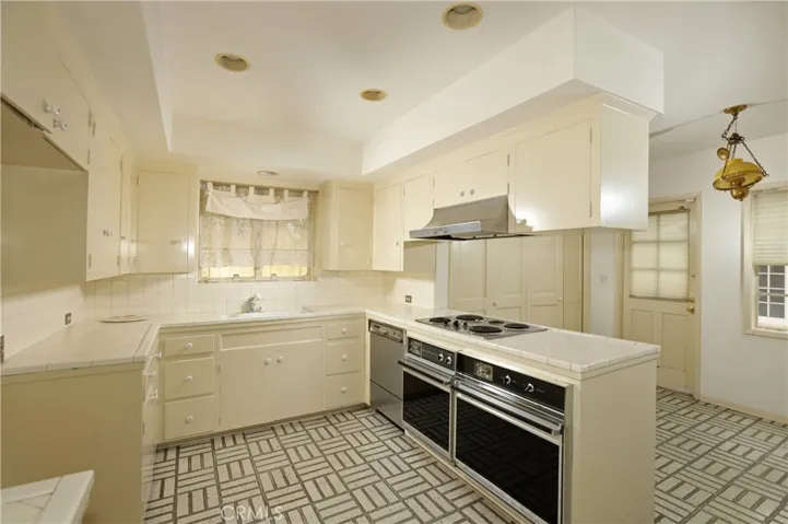 4129 Stansbury Avenue, Sherman Oaks, California 91423