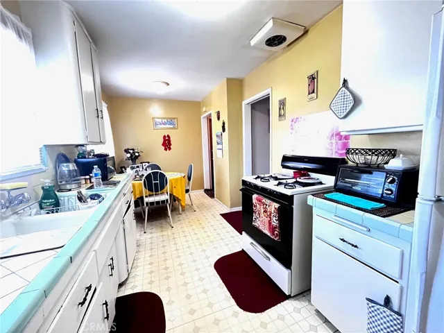 2660 Kellogg Park Drive, Pomona, California 91768