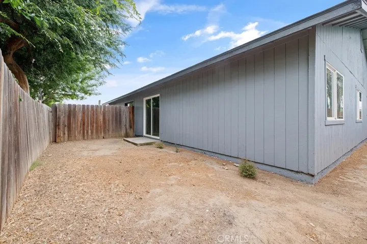 388 Crestwood Avenue, Woodlake, California 93286