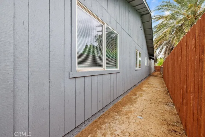 388 Crestwood Avenue, Woodlake, California 93286