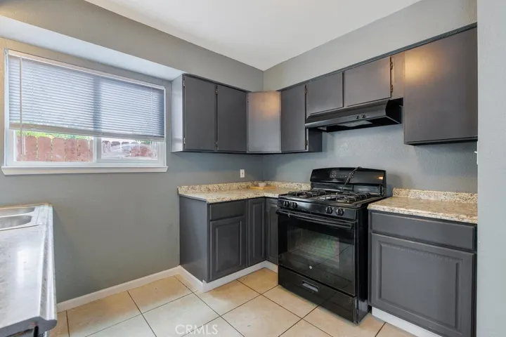 388 Crestwood Avenue, Woodlake, California 93286