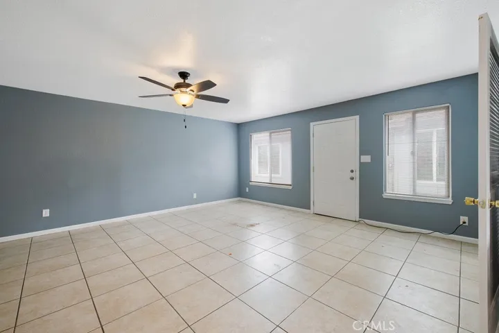 388 Crestwood Avenue, Woodlake, California 93286