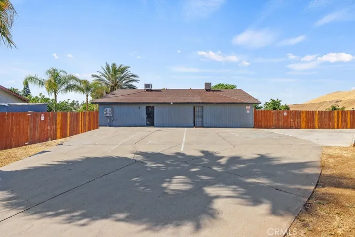 388 Crestwood Avenue, Woodlake, California 93286