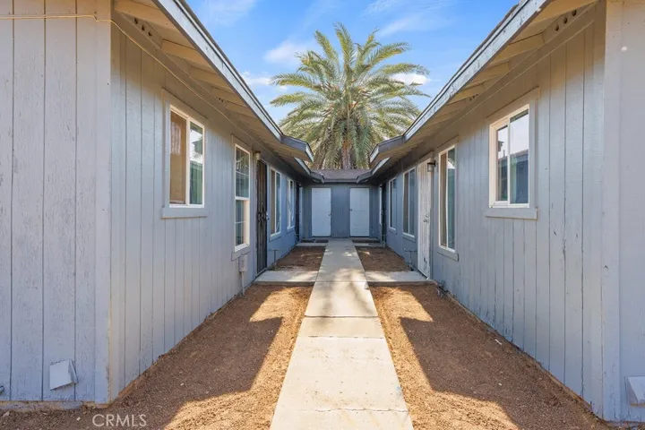 388 Crestwood Avenue, Woodlake, California 93286