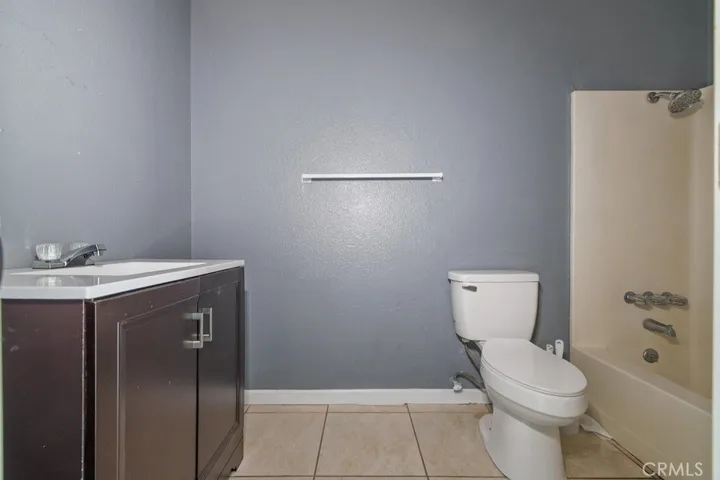 388 Crestwood Avenue, Woodlake, California 93286