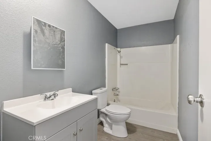 388 Crestwood Avenue, Woodlake, California 93286