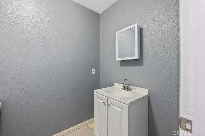 388 Crestwood Avenue, Woodlake, California 93286