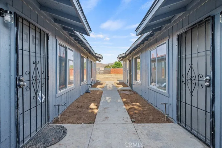 388 Crestwood Avenue, Woodlake, California 93286