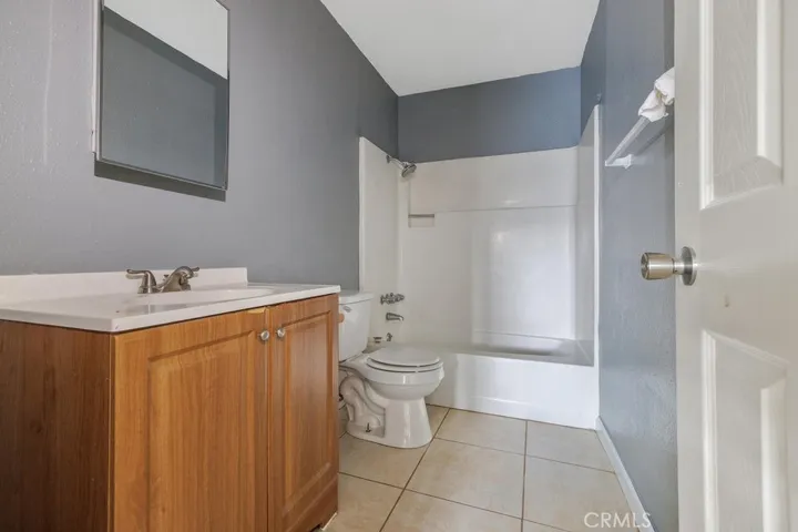 388 Crestwood Avenue, Woodlake, California 93286