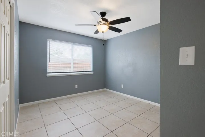 388 Crestwood Avenue, Woodlake, California 93286