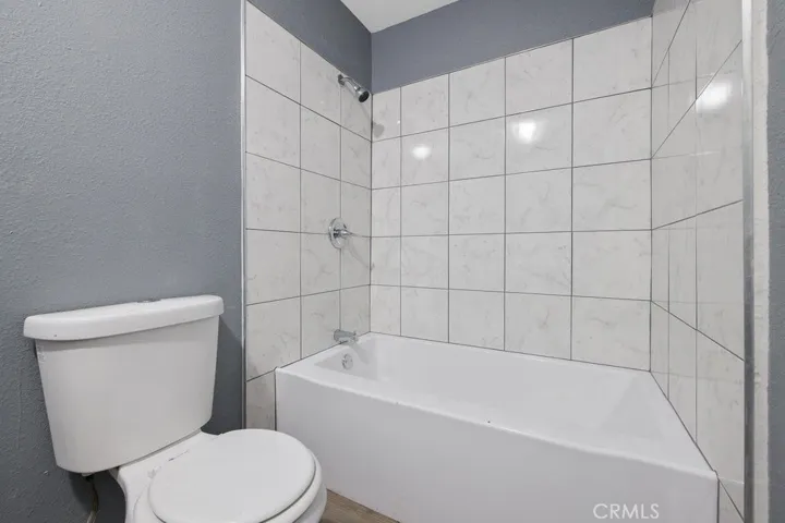 388 Crestwood Avenue, Woodlake, California 93286