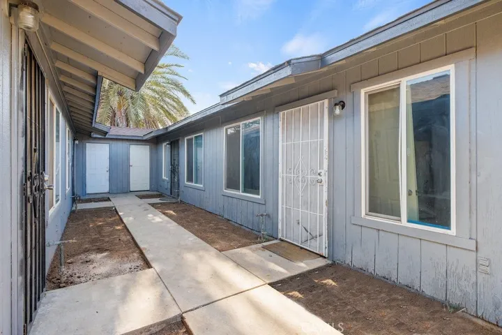 388 Crestwood Avenue, Woodlake, California 93286