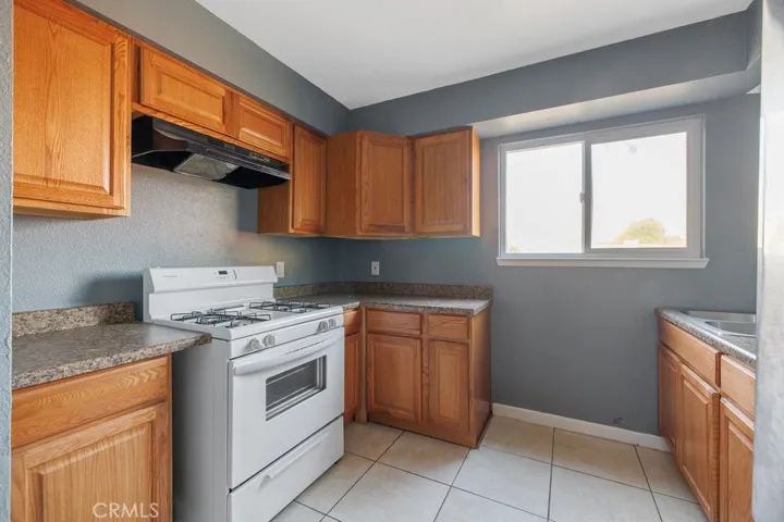 388 Crestwood Avenue, Woodlake, California 93286