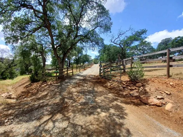 9883 Piney Creek Road, Coulterville, California 95311