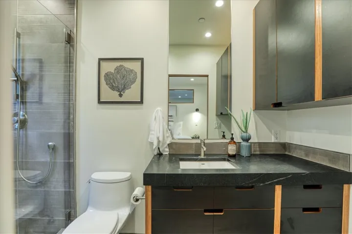 1st Floor Suite Bathroom