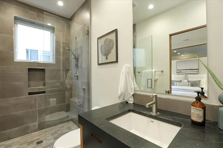 1st Floor Suite Bathroom