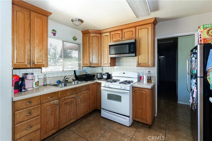 320 W Heather, Rialto, California 92376
