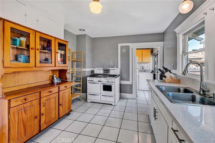 707 S Birch Street, Santa Ana, California 92701