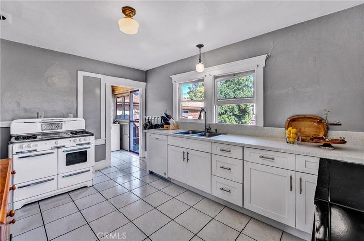 707 S Birch Street, Santa Ana, California 92701