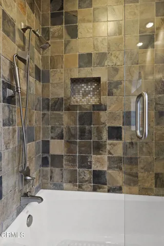 Shower/Tub