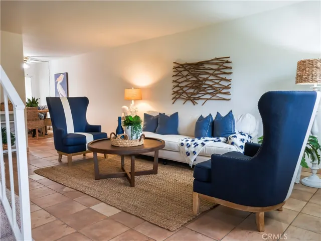 Living room, entrance