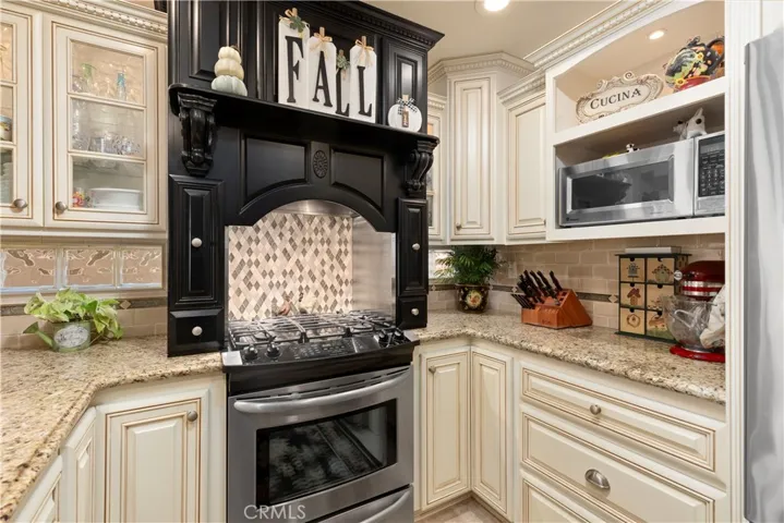 1287 Fairway Oaks Avenue, Banning, California 92220