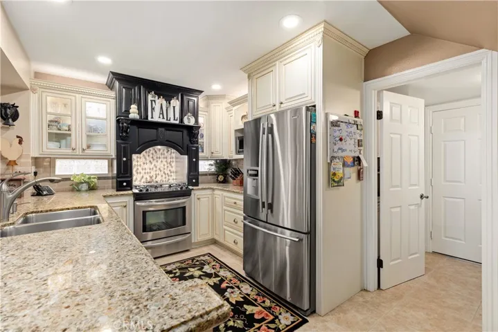 1287 Fairway Oaks Avenue, Banning, California 92220