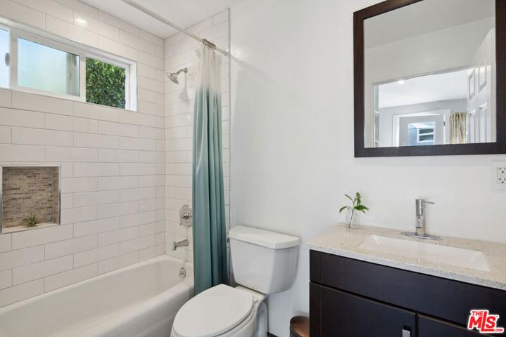 3820 S Muirfield Road, Los Angeles, California 90008