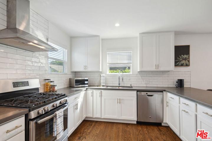 3820 S Muirfield Road, Los Angeles, California 90008