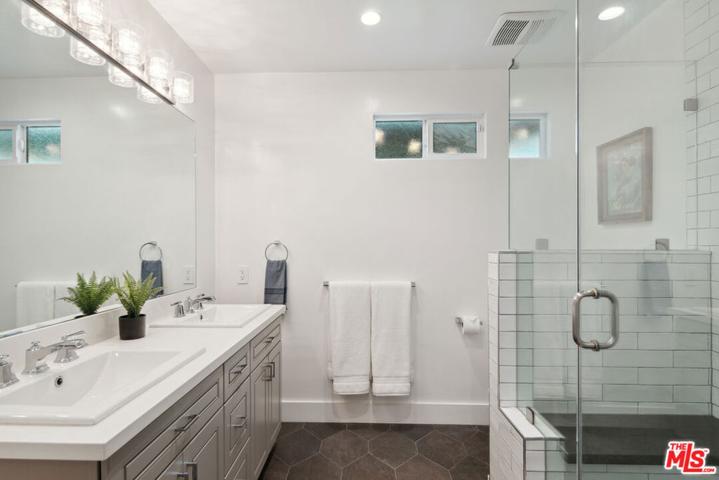 3820 S Muirfield Road, Los Angeles, California 90008
