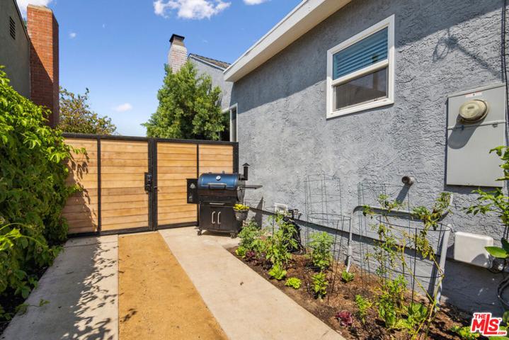 3820 S Muirfield Road, Los Angeles, California 90008