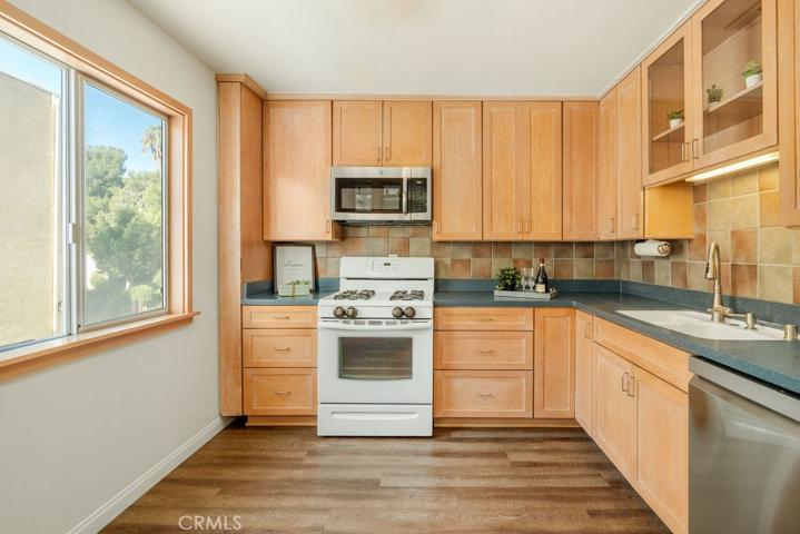 9731 Via Roma, Los Angeles, California 91504