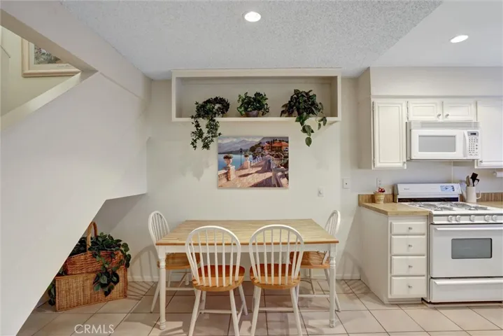 2640 W Segerstrom Avenue Unit A, Santa Ana, California 92704
