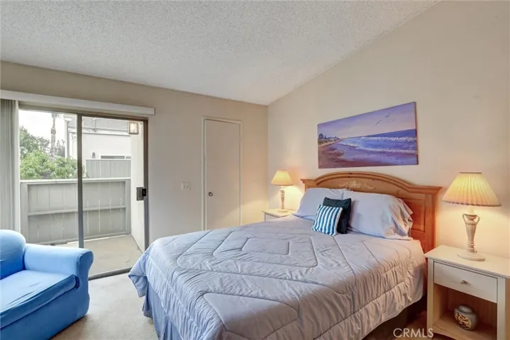Hi ceiling master bedroom
