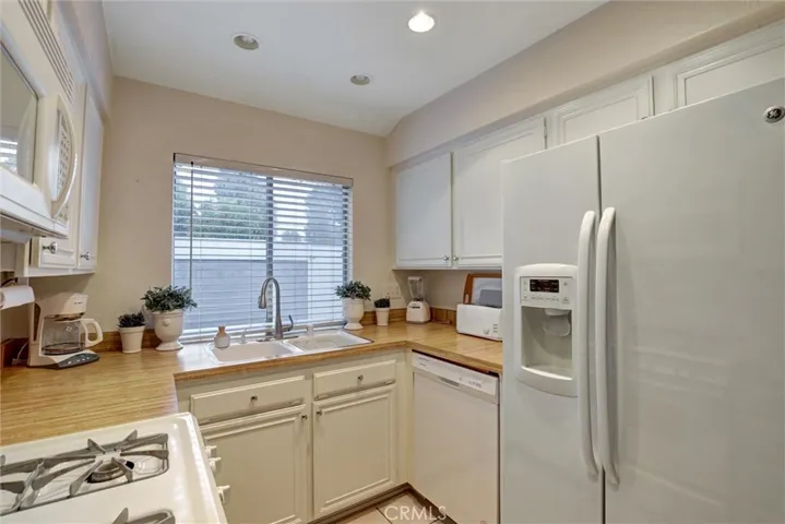 2640 W Segerstrom Avenue Unit A, Santa Ana, California 92704