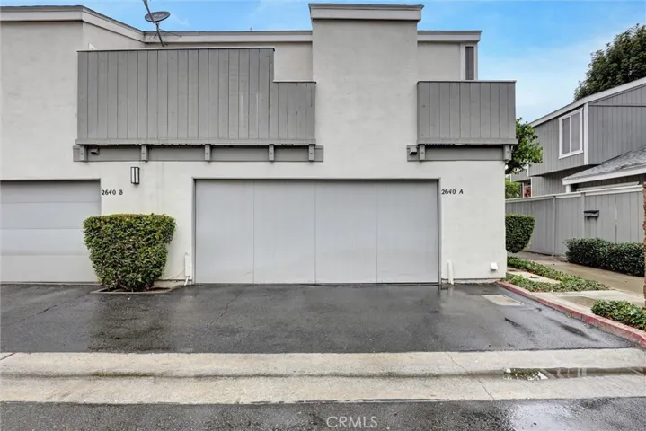 2 Story townhome - 2 car garage