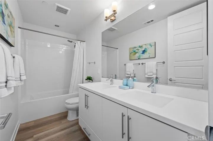 2nd Floor Hallway Bathroom
