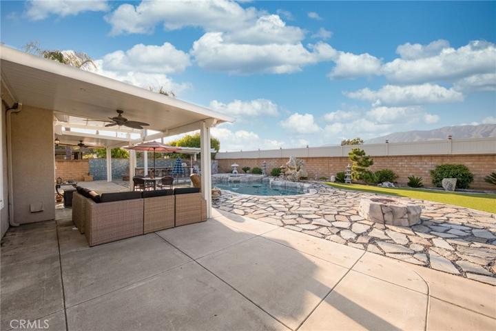 1027 Stonehedge Drive, Glendora, California 91740