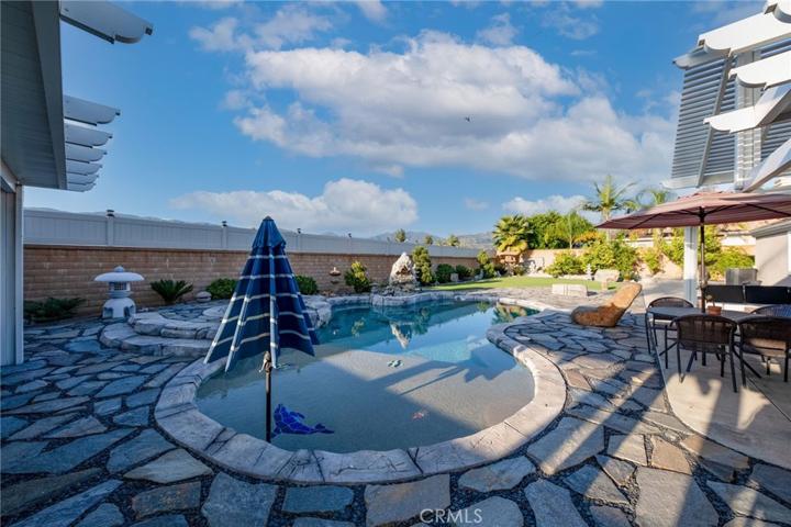 1027 Stonehedge Drive, Glendora, California 91740