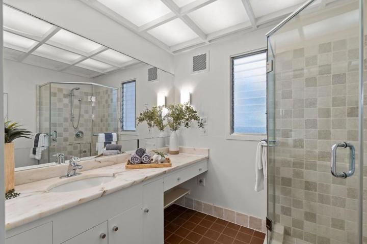 521 Middle Court, Menlo Park, California 94025