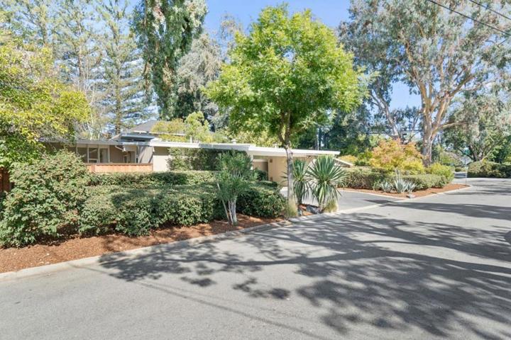 521 Middle Court, Menlo Park, California 94025