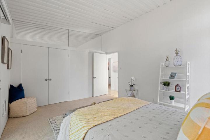 521 Middle Court, Menlo Park, California 94025