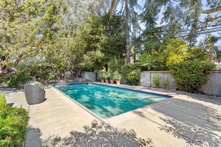 521 Middle Court, Menlo Park, California 94025