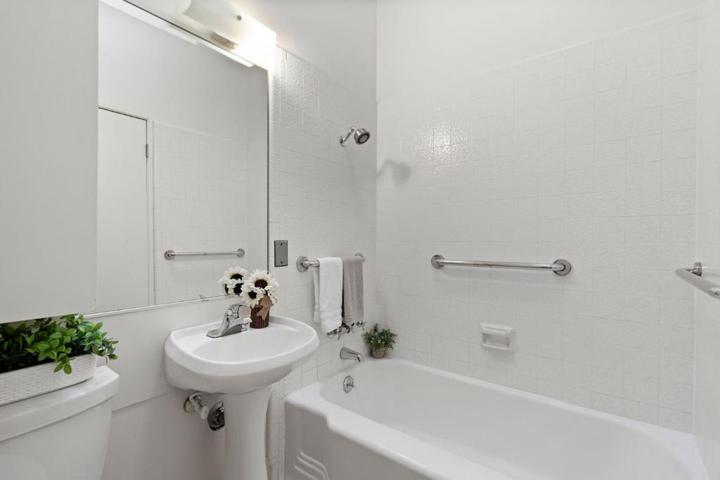 521 Middle Court, Menlo Park, California 94025
