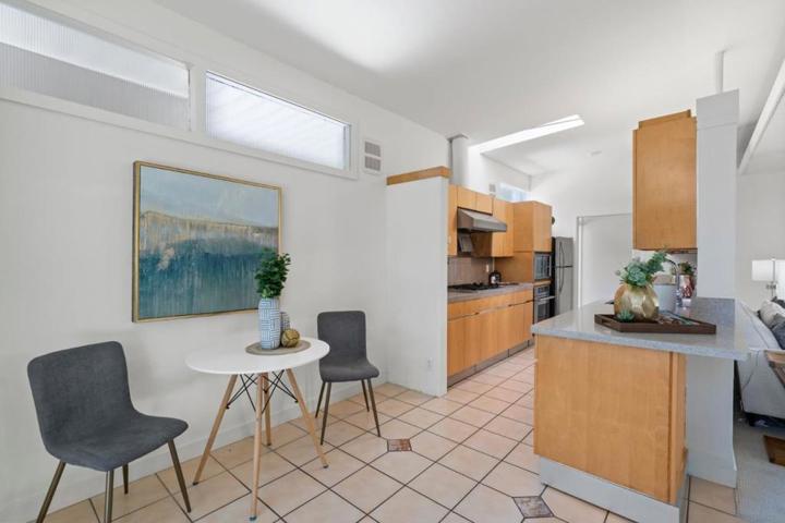 521 Middle Court, Menlo Park, California 94025