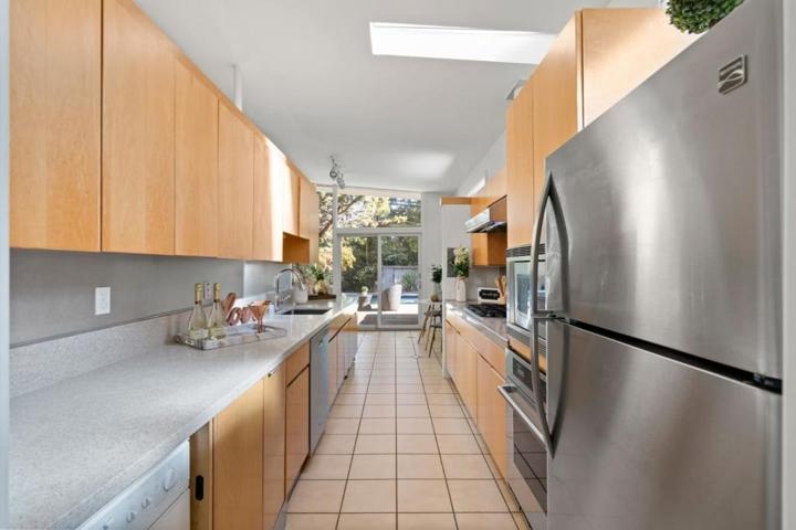 521 Middle Court, Menlo Park, California 94025